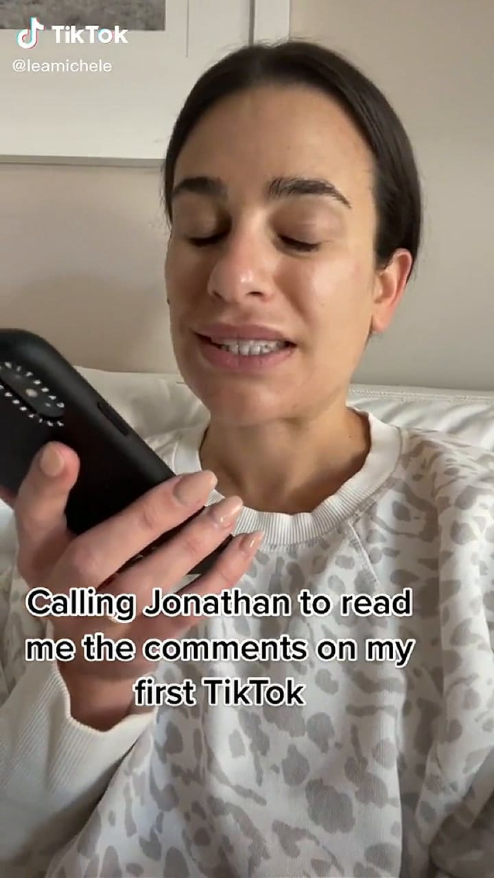 Lea Michele respondió con humor a la teoría sobre que es analfabeta.