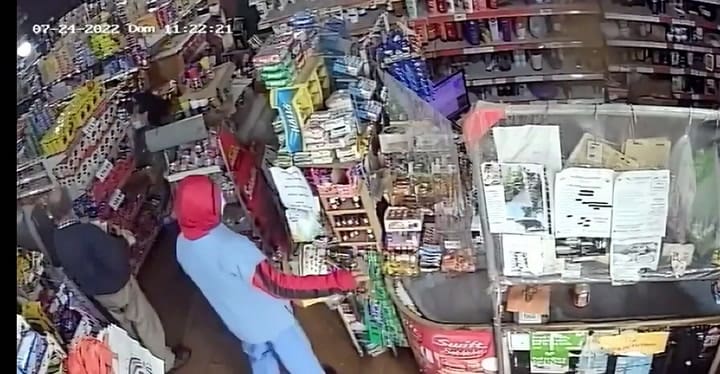Robó un almacén vestido de enfermero