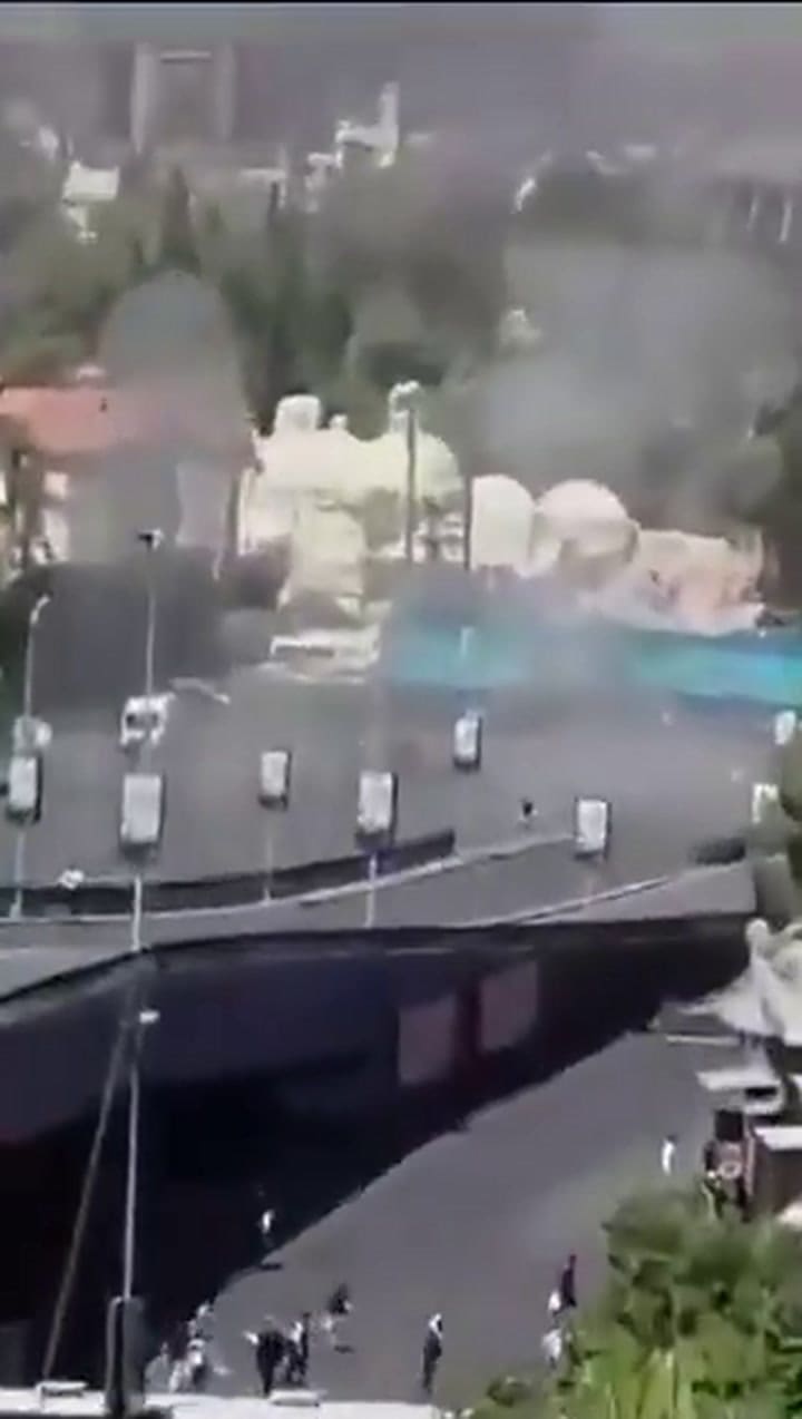 Emmanuel Macron estaba dentro del palacio presidencial cuando se produjeron las explosiones