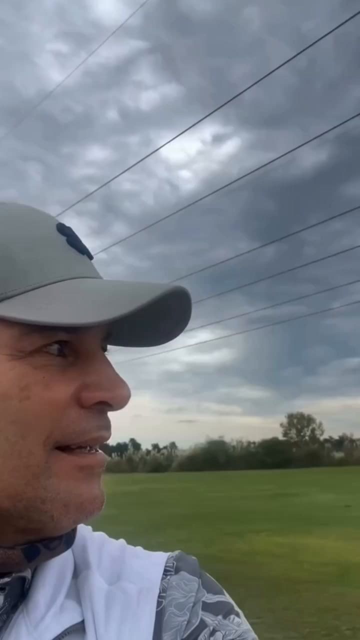 Chayanne fue a jugar al golf y se encontró con una compañía inesperada