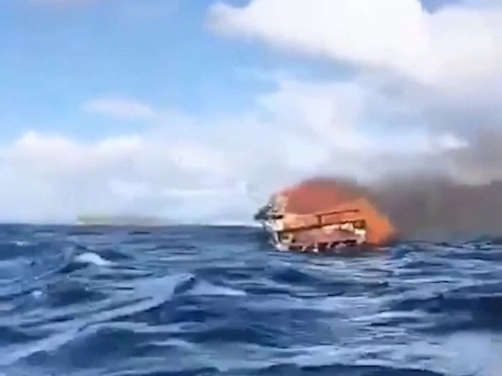 Una lancha se incendió en plena navegación por el lago Nahuel Huapi