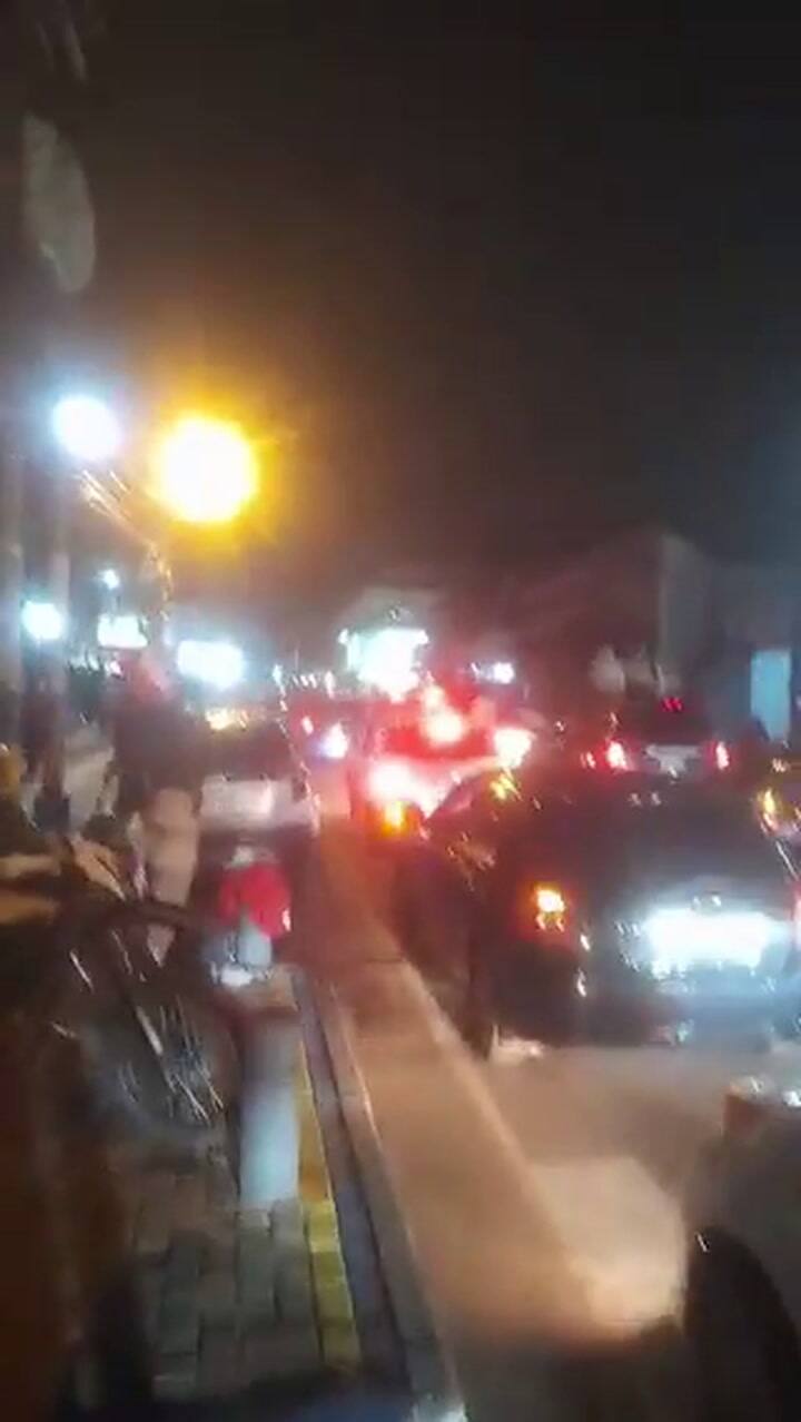 En diferentes puntos se registraron embotellamientos de autos y numerosos bocinazos en señal de celebración