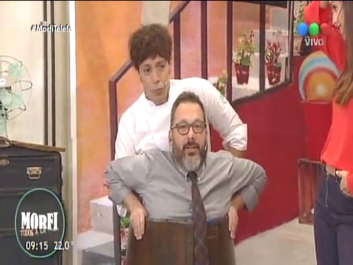 Gerardo Rozín se atascó en el barril del Chavo junto con otro cocinero