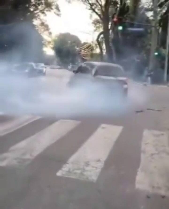 Después de la Ferrari: otro automovilista imprudente derrapó adrede en una avenida de San Isidro