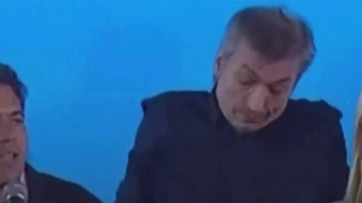 GIF - Gesto de Máximo Kirchner