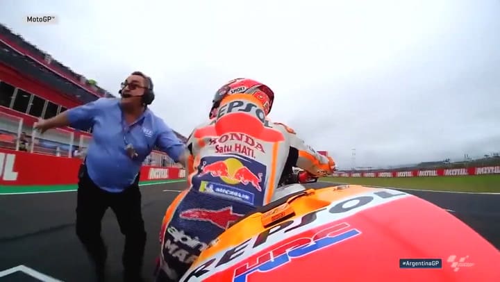 La insólita largada de 2018 - Fuente: Moto GP