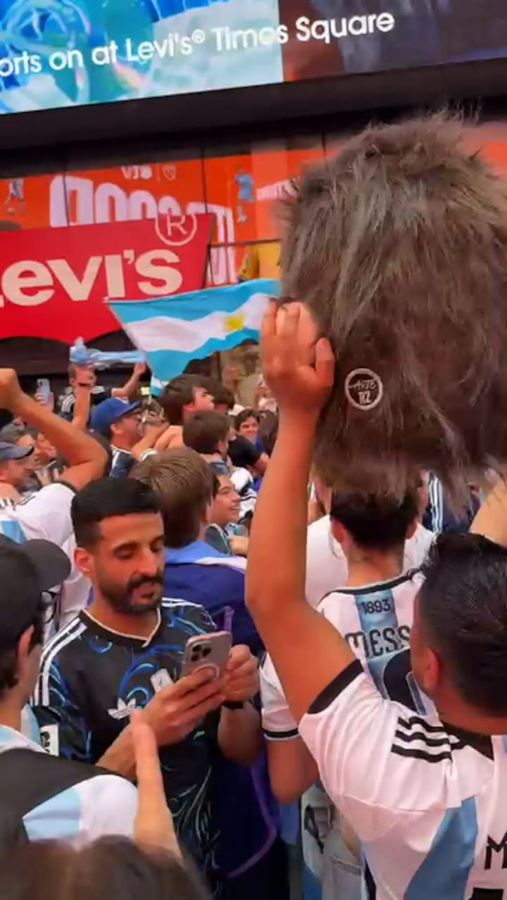 Banderazo argentino en Times Square