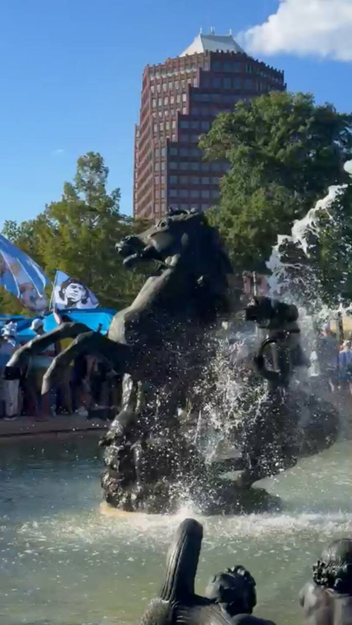 Miles de hinchas participan de un banderazo argentino en Kansas City antes del debut frente a Argelia (Crédito: Matías Boela)