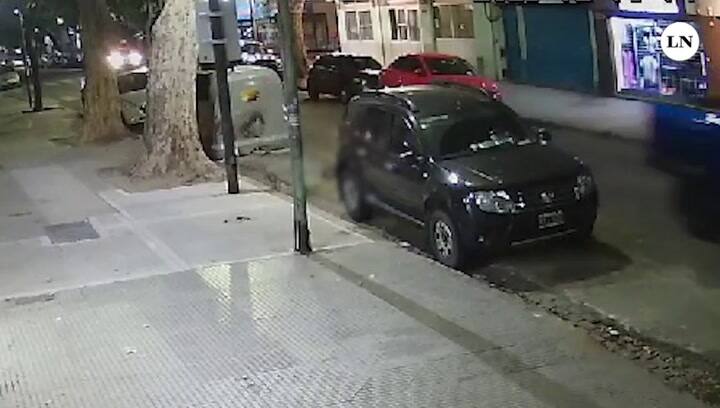 Detienen a un joven por atropellar y herir de gravedad a su novia tras una discusión en Flores
