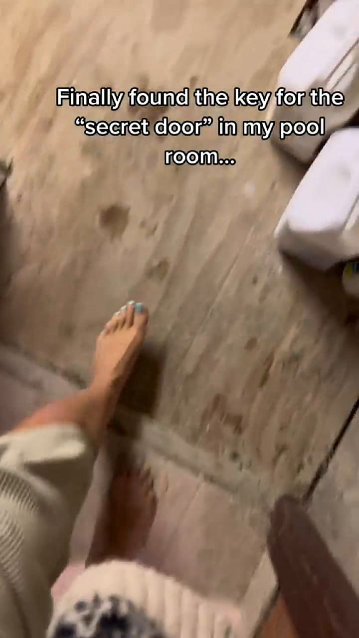 La joven descubrió una habitación secreta y quedó atónita