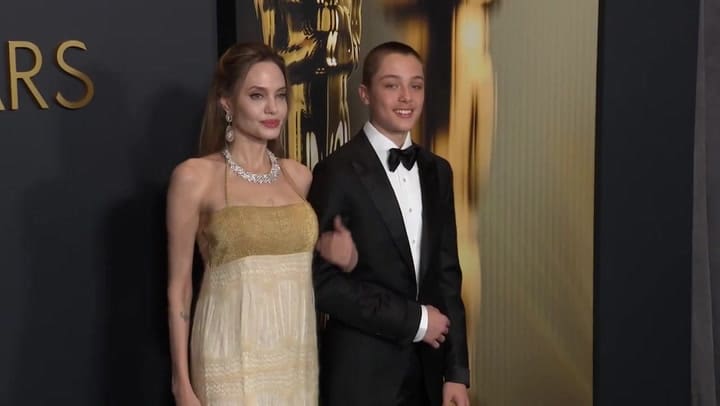 El hijo de Angelina Jolie y Brad Pitt sorprendió por su parecido con el actor