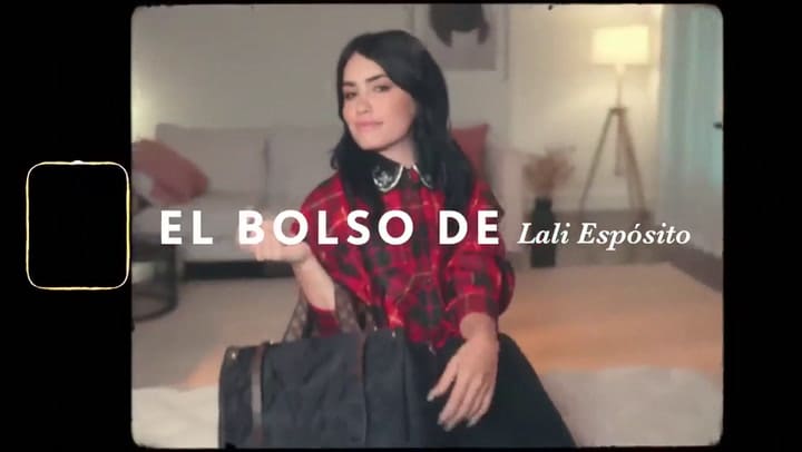 Lali mostró el juguete sexual que lleva en su cartera (Video: Vogue España)
