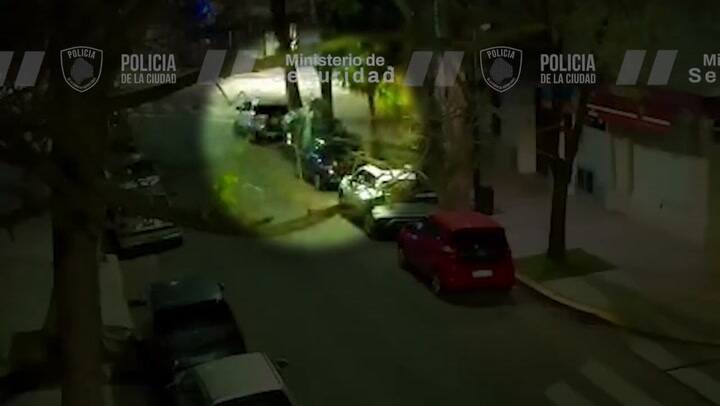 Pirómanos detenidos tras incendiar al menos cuatro contenedores en Villa Devoto