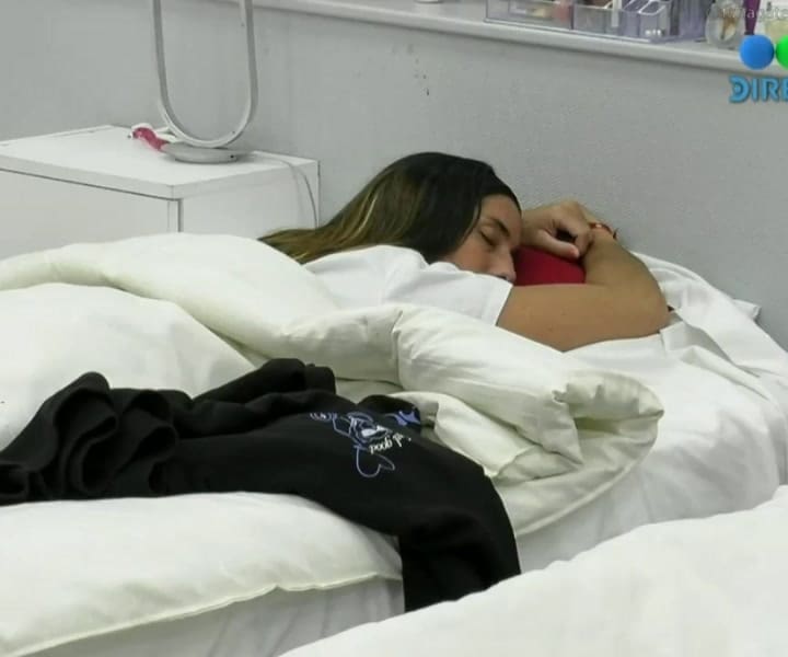 Mientras Furia hace ejercicio, Catalina duerme