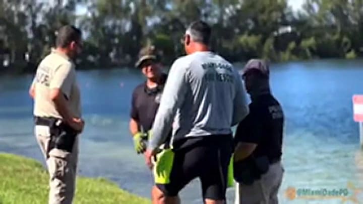 La policía de Miami Dade y un grupo de buzos sacaron de un lago de Doral decenas de coches