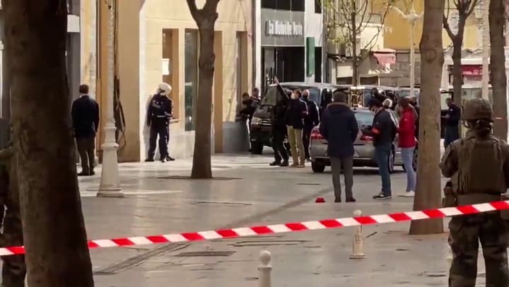 El operativo policial para detener al sospechoso del asesinato - Fuente: Twitter @Var_Matin