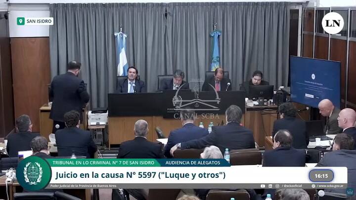 El momento en que la defensa de Luque rompe el acta de externación de Maradona