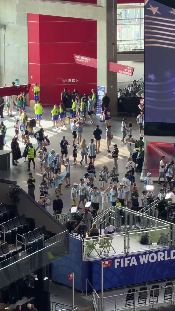 Abrieron las puertas del Mercedes Benz para ver Argentina vs. Egipto