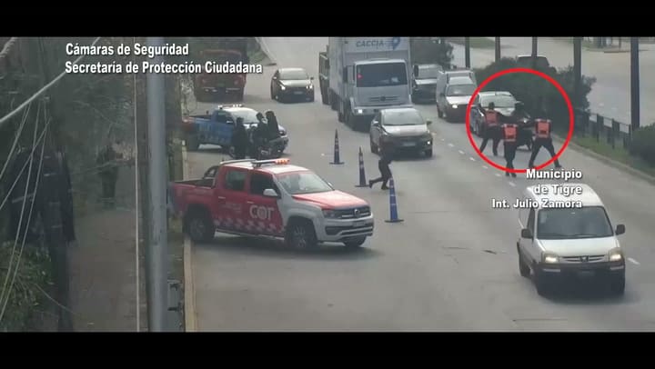 Una motociclista atropelló a una sargento de la Policía, se dio a la fuga y terminó detenida