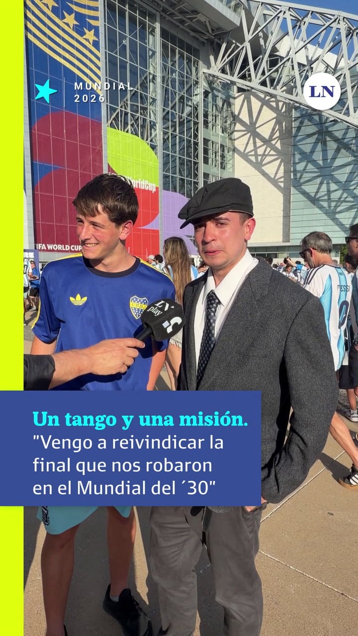 En la previa del partido entre Argentina y Jordania en Dallas, un hincha se robó todas las miradas: vestido como un proletario de los años 30, entró cantando un tango y explicó que su look tenía un solo objetivo: "Vengo a reivindicar la final que nos robaron en el Mundial del '30".