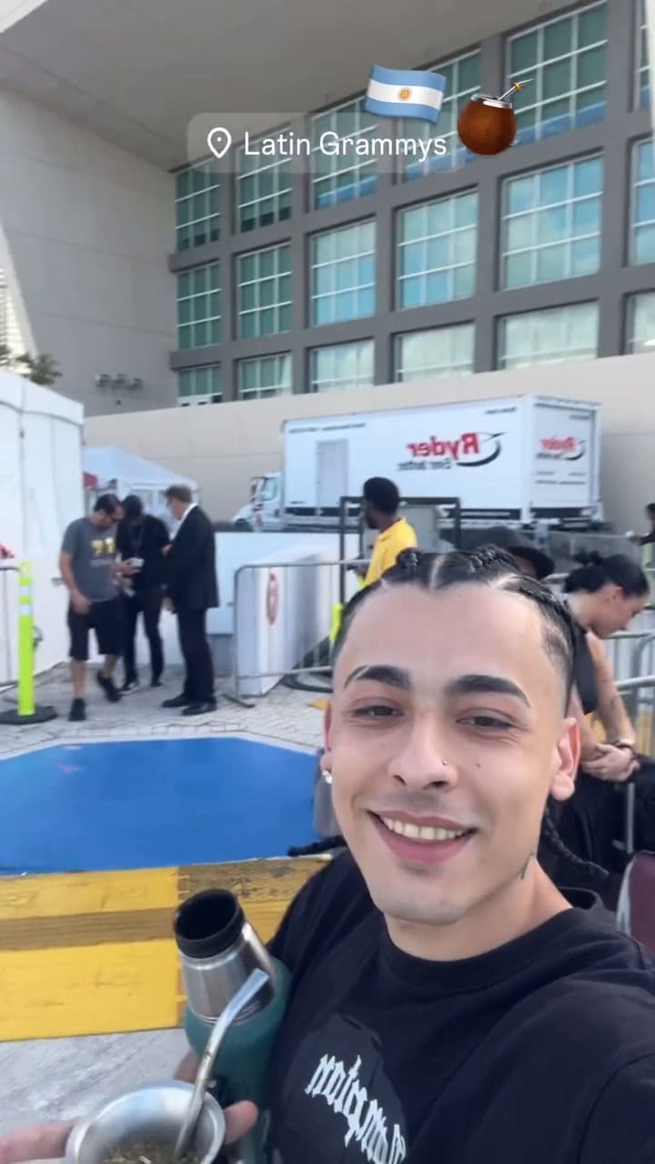 Trueno ganó un Latin Grammy pero no lo dejaron entrar a recibirlo