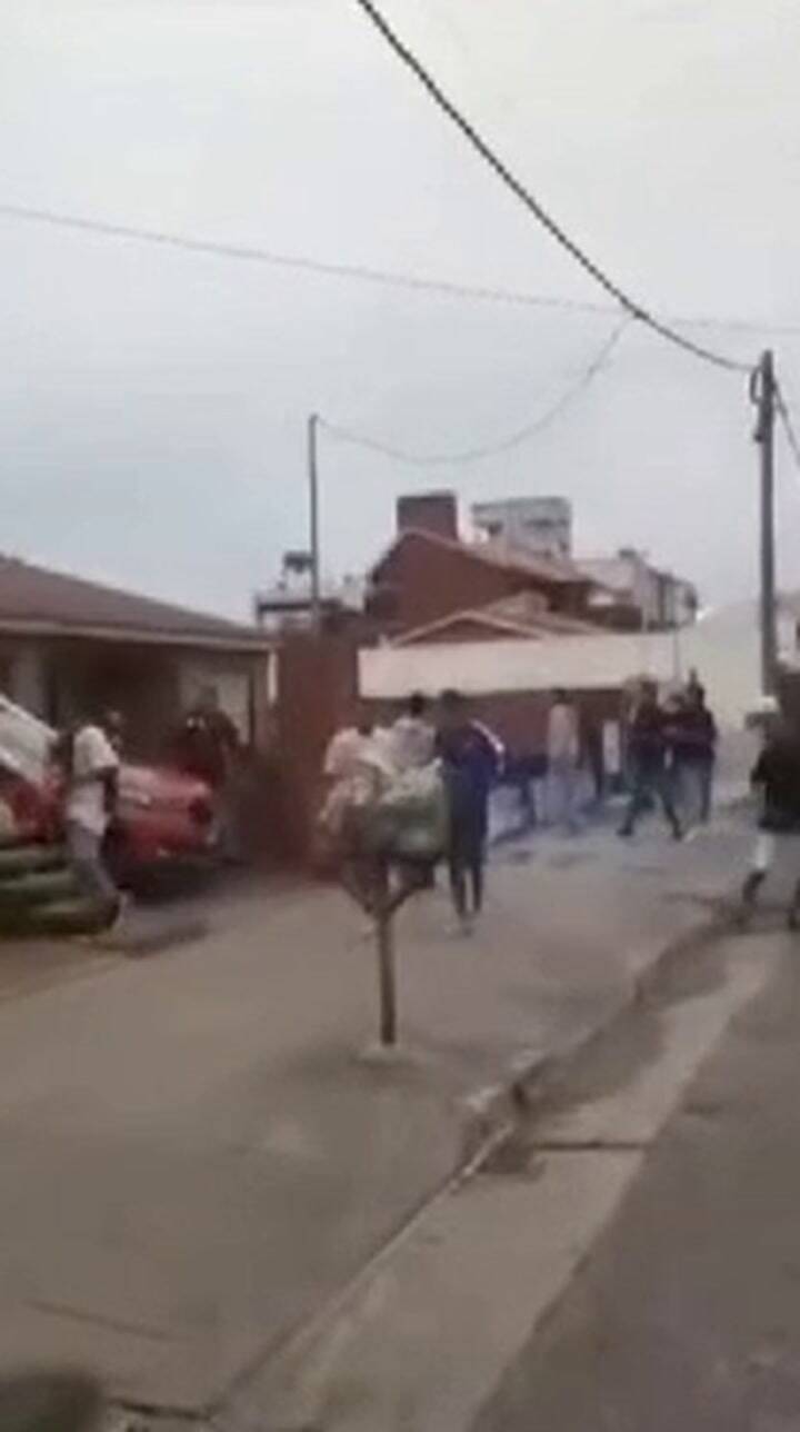 El momento en el que Tomás Tello es asesinado de una puñalada
