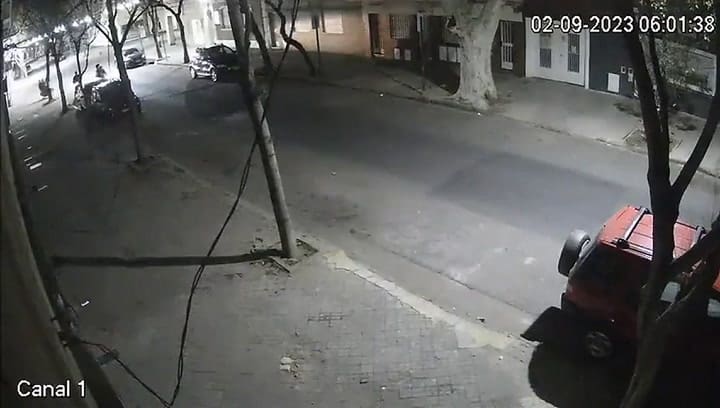 Rosario: un hombre se tiró contra el ladrón que le robó la moto, lo hizo caer y recuperó el vehículo