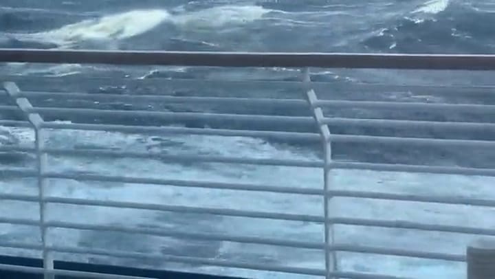 Video muestra las olas desde el Spirit of Discovery