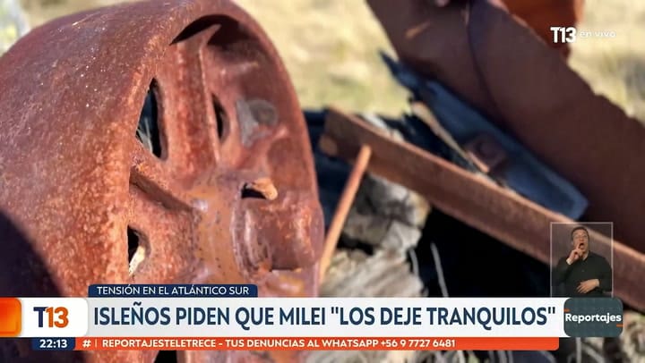El cementerio de Darwin y las placas que los isleños tiran