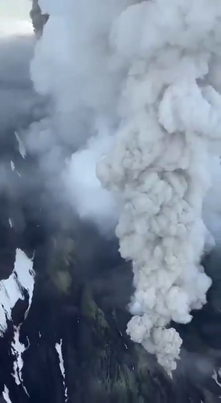 Entró en erupción el volcán Krasheninnikov, ubicado en la península de Kamchatka
