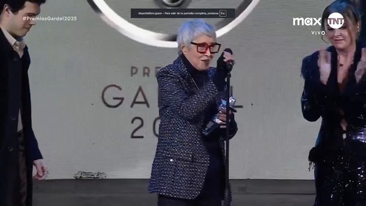 Teresa Parodi le dedicó su premio Carlos Gardel a Cristina Kirchner y criticó la política cultural de Milei. Fuente: TNT