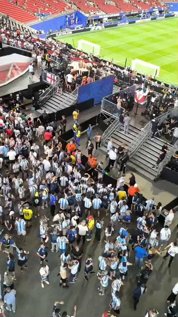Cánticos de los hinchas argentinos en el estadio