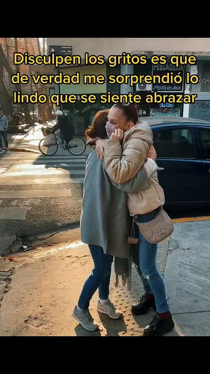 Romina pudo volver a abrazar a su mejor amiga (Video: TikTok @rorovitale)