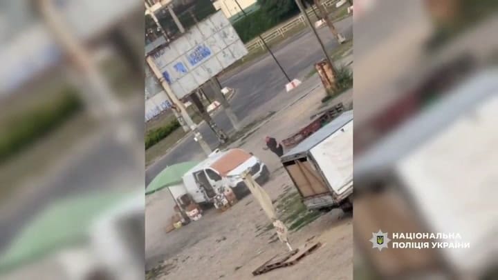 Un dron FPV ruso atacó deliberadamente a un vendedor ambulante en Jersón