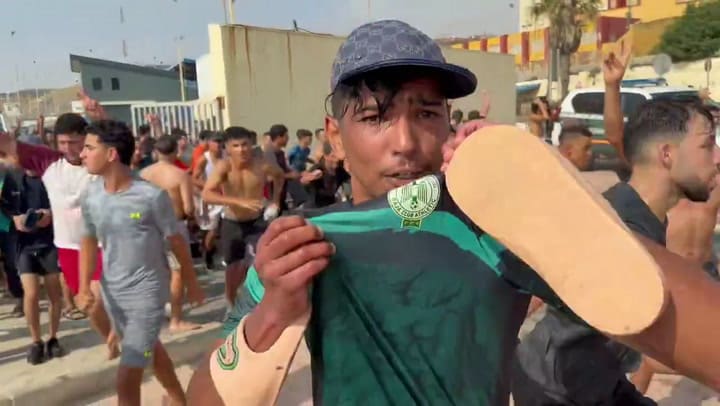 Cientos de inmigrantes ingresan a Ceuta