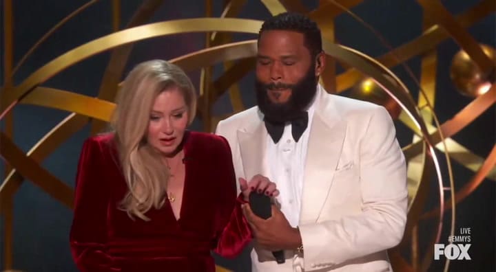 La emoción de Christina Applegate en los Premios Emmy