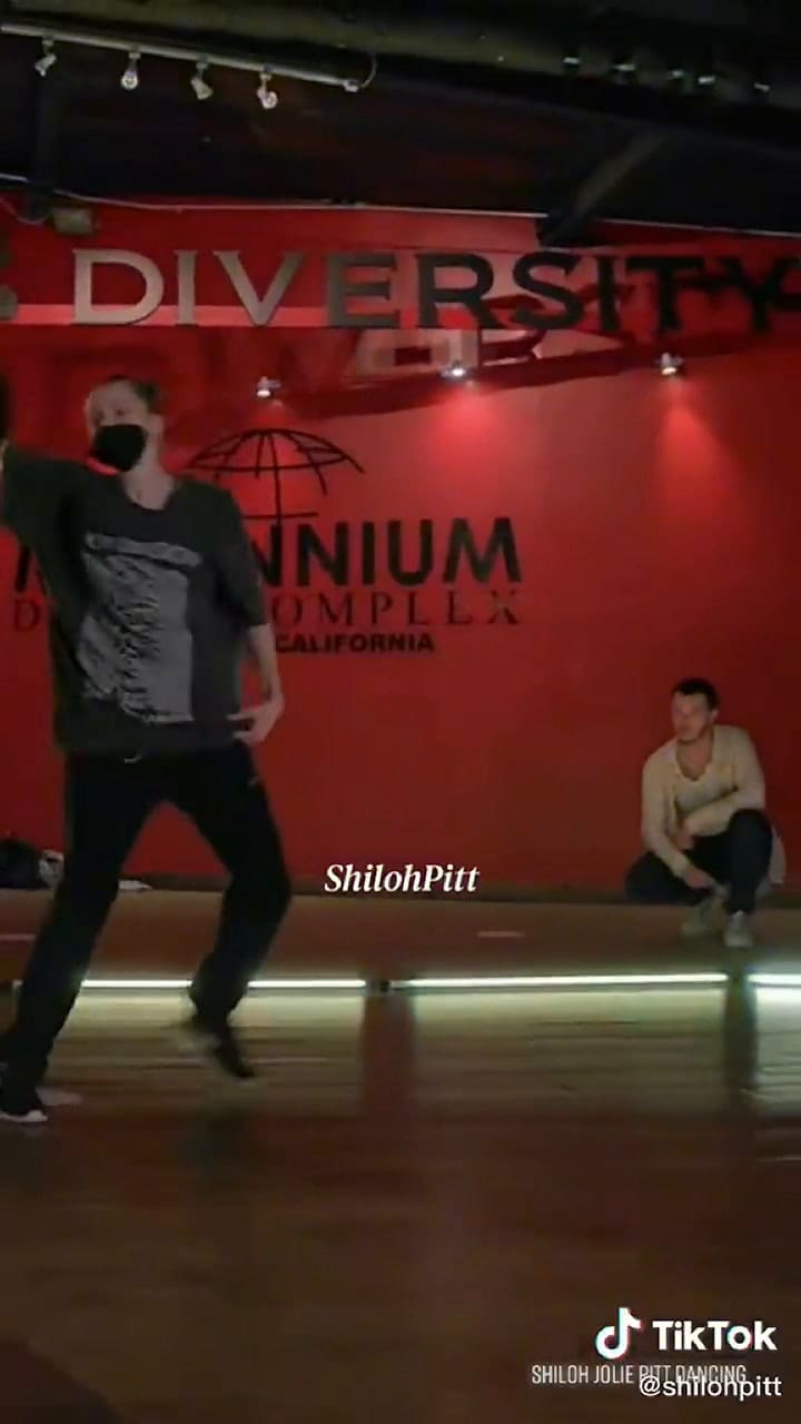 Shiloh Pitt brilló bailando un tema de Christina Aguilera