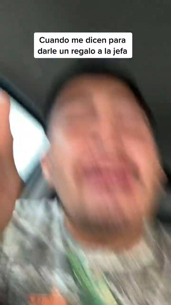 Kevin grabó el video de TikTok dentro de su auto
