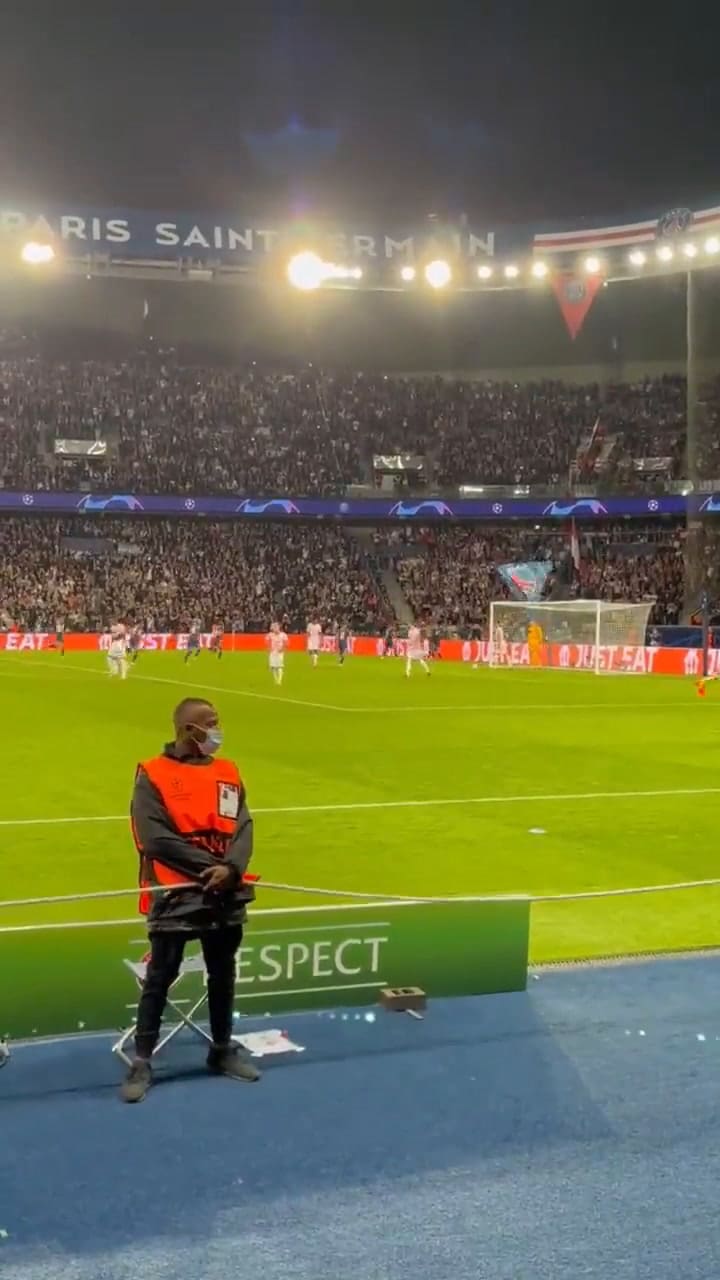 Así festejó un guardia de seguridad en el estadio del PSG