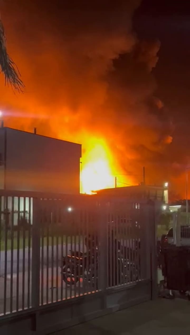 Imágenes del impactante incendio en Carlos Spegazzini