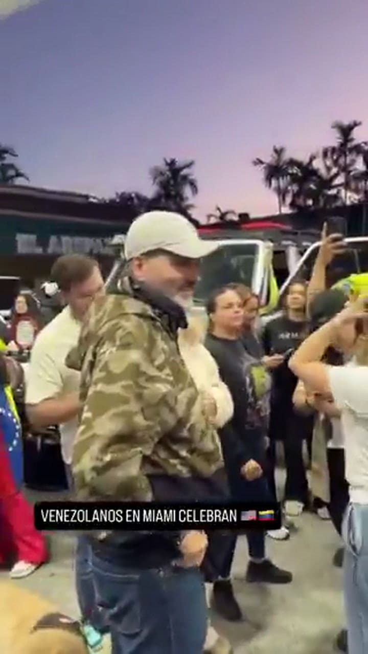 Venezolanos festejan en El Arepazo en el Doral, en Florida