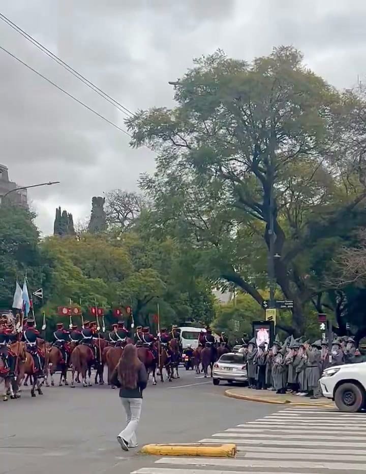 Los Gandalfs en el paso del Regimiento de Granaderos a Caballo