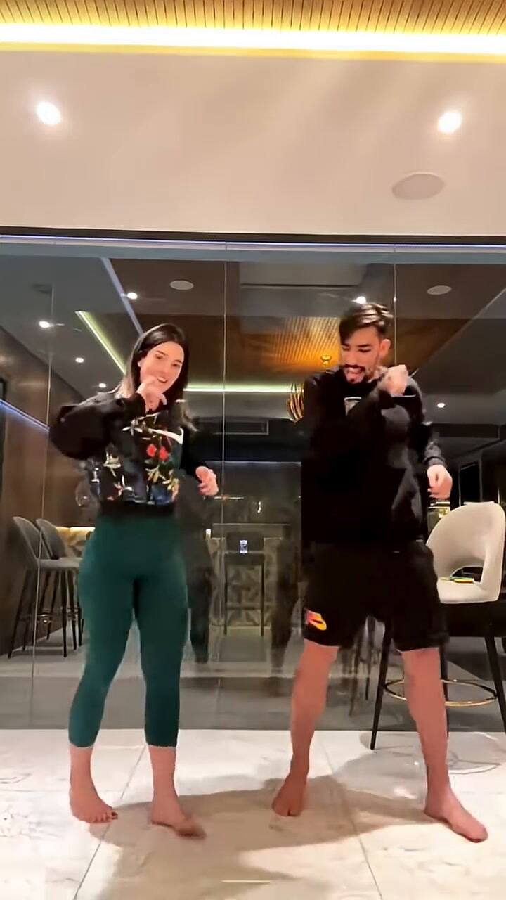 Duda Fournier fue viral al publicar su versión de "Jogadinha do Paquetá"