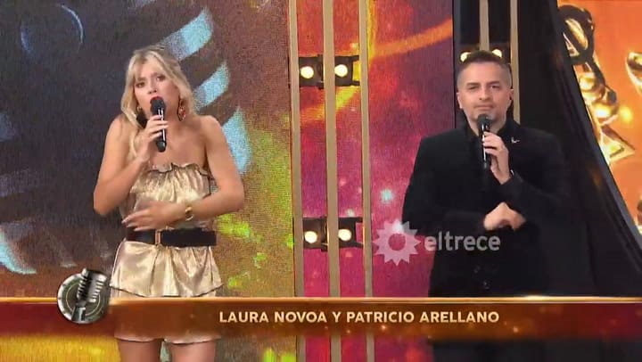 Cantando 2020. Laura Novoa y Patricio Arellano cantaron 'La vida es un carnaval' - Fuente: eltrece