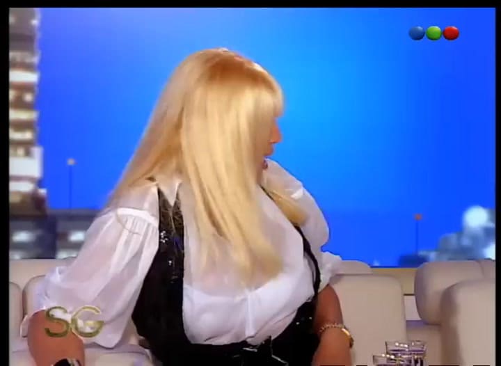 Pipo Cipolatti y Flavia Ortiz, junto a sus hijos en el programa de Susana