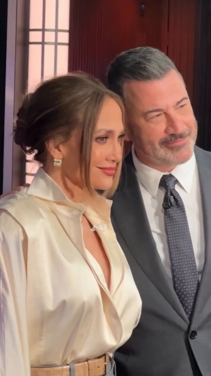 Durante la entrevista, Kimmel le preguntó por su situación sentimental actual y JLo confirmó que está soltera y muy feliz : "La soltería es fantástica", dijo