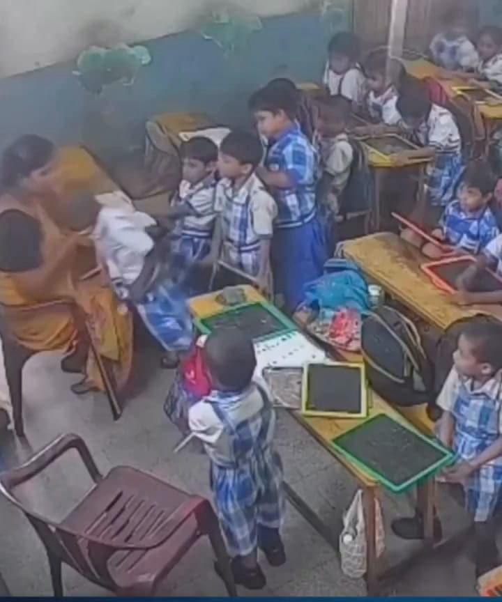 Niño muere tras recibir una cachetada de su maestra en la India