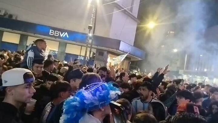 Familias y grupos de amigos celebraron en el centro de Caseros