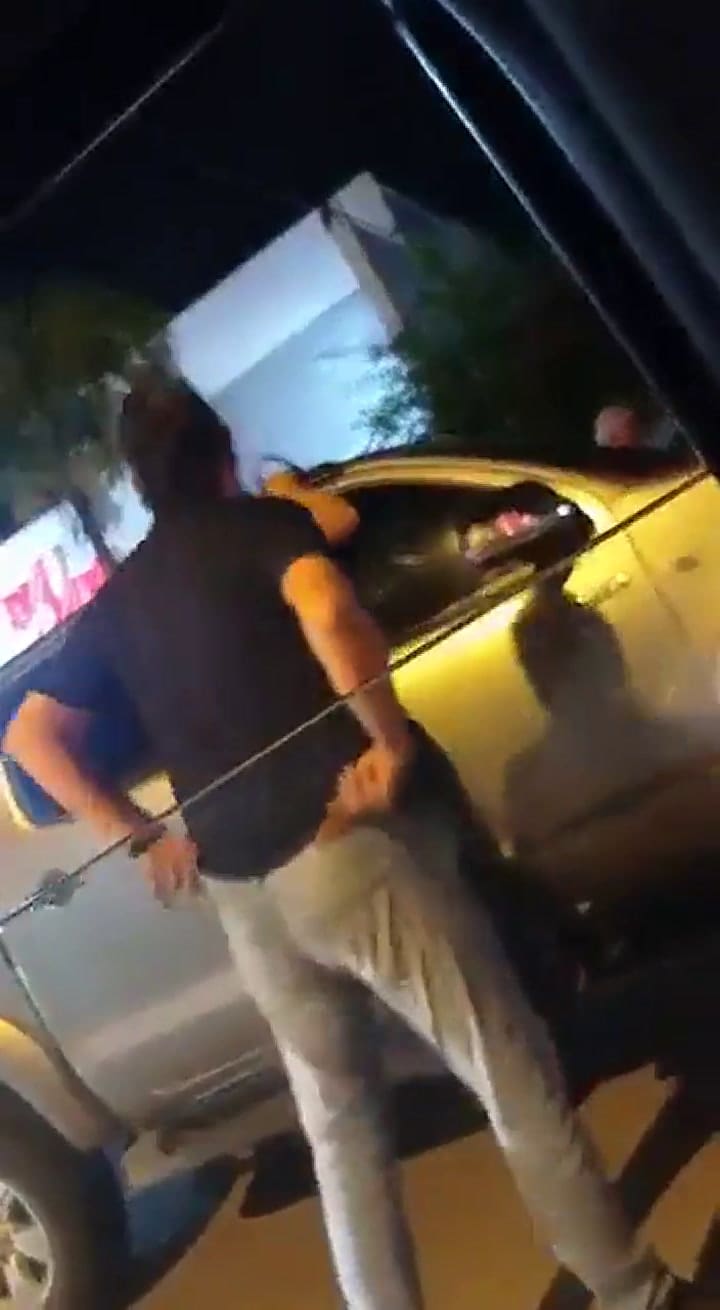 Video: la reacción de una mujer al sorprender a su pareja con la amante en el auto