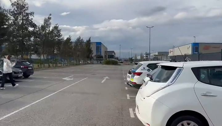 La llegada de Piqué a bordo de un Twingo